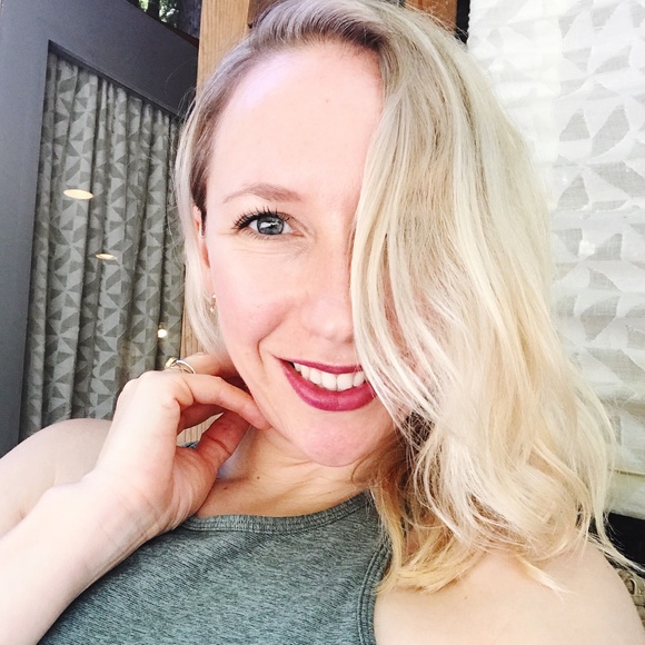 Meet your Posher, Della - Picture 1 of 1